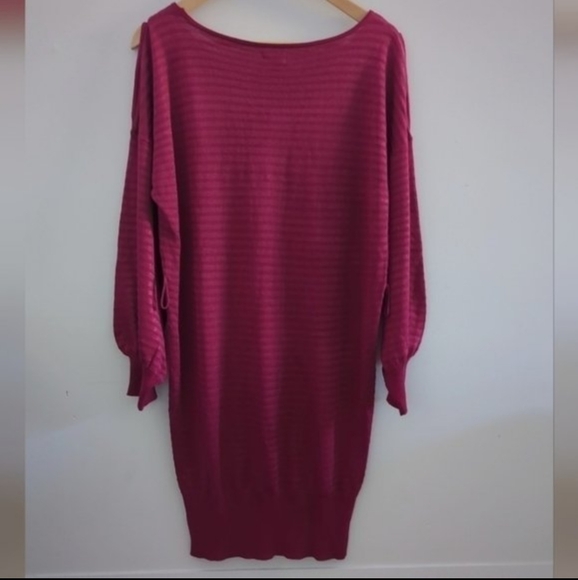 BOLD ELEMENTS | Women's Boysenberry Cut to Curve Long Sleeved Sweater D… - Picture 6 of 7